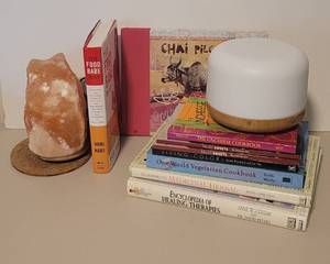 lot 54 image: Salt Lamp, Oil Diffuser and Cookbooks
