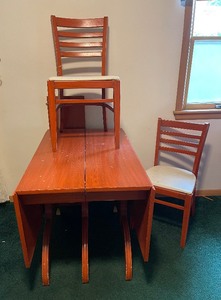 lot 102 image: Dina-Sett by Keller Table and Chairs