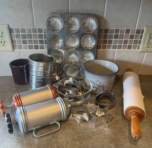 lot 111 image: Baking Lot including Red Wing Break Baker