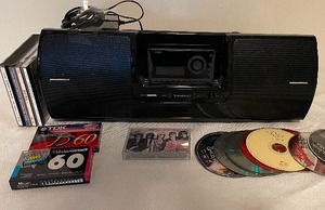 lot 73 image: Sirius XM Portable