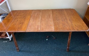 lot 115 image: Drop Leaf Oak Kitchen Table