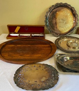 lot 152 image: Gerber Carving Set, Wood Platter and Silverplate Lot