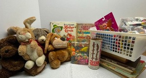 lot 159 image: Vintage Toys and Stuffed Animal Lot