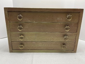 lot 165 image: Vintage Spool Case and Spools lot