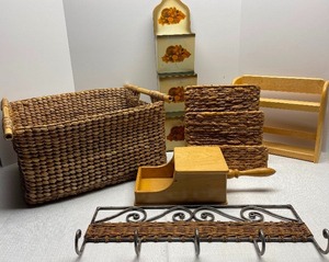 lot 191 image: Basket and Organization Lot