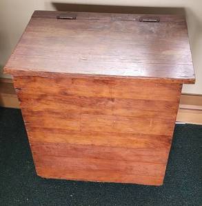 lot 112 image: Primitive Box Potato Box on wheels