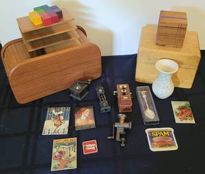 lot 140 image: Vintage Miniature Pencil Sharpeners and Office supplies