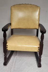 lot 225 image: Childs Rocking  Chair