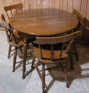 lot 232 image: Small Kitchen Table and Four Chairs