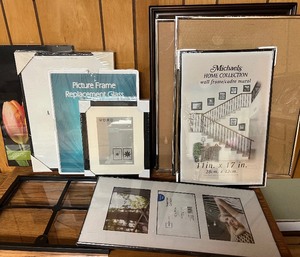 lot 282 image: Frame Lot Most New