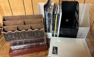 lot 289 image: Miscellaneous Office Lot Magazine Holders