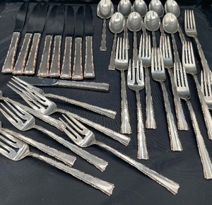 lot 9 image: Madrigal Lunt Sterling Silverware 34 Piece