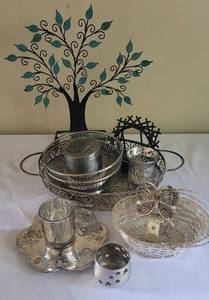 lot 307 image: Picture Tree with Miniature Frames and decor