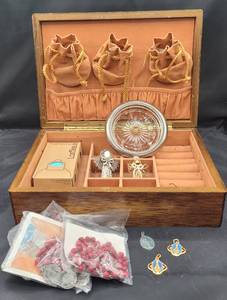 lot 310 image: Wood Jewelry Box with Rosaries