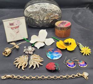 lot 311 image: Enamel Jewelry -one made in Norway