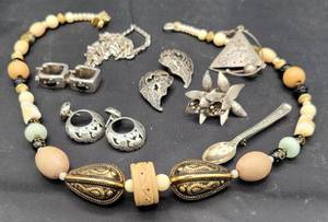 lot 315 image: Sterling Silver Jewelry Lot