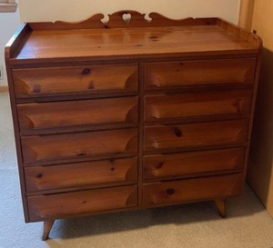 lot 329 image: Franklin Shockey Hand Burnished Pine Dresser