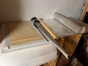 lot 302 image: Art Supplies and Tripod