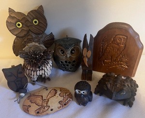 lot 92 image: Owls and a Toad lot, Handmade, Wood and Pottery