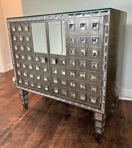 lot 6 image: Vintage Lam Lee Decorative Cabinet
