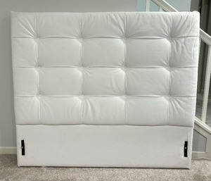 lot 118 image: Contemporary Style White Tufted Queen Bed Frame