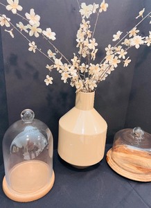 lot 82 image: Beautiful Taupe Vase with Flowers and Two Glass Covered Wood Trays