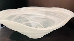 lot 83 image: Lovely Bowl with White and Clear Swirl Alabaster Wave