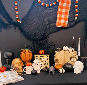 lot 86 image: Halloween Party Pack