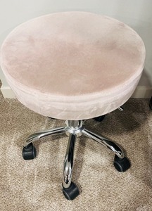 lot 57 image: Vintage Round Stool in Pink Velvet and Adjustable