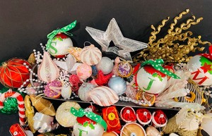 lot 154 image: Amazing Lot of Beautiful Christmas Ornaments and Tin Tray