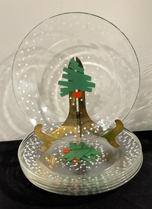 lot 180 image: Festive Holiday Serving Pieces