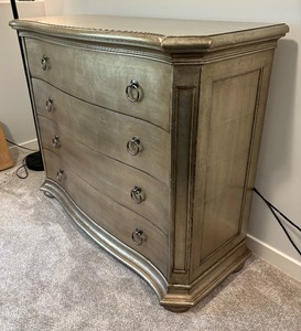 lot 20 image: Hooker 4 Drawer Chest of Drawers