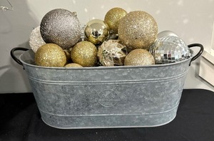 lot 181 image: Sensational Silvery and Golden Ornaments and More
