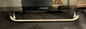lot 185 image: Samsung 24 Monitor