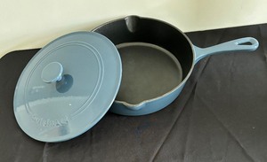 lot 16 image: Cuisinart Cast Iron Pan with Lid