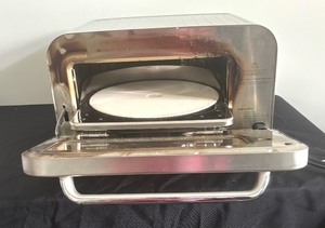 lot 215 image: Breville Pizza Oven and New Deep Dish Pizza Pan