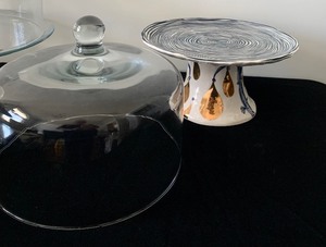 lot 91 image: Beautiful Variety of Cake Stands