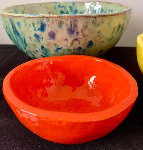 lot 244 image: Pretty Handmade Bowls