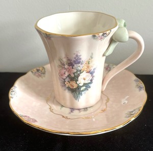 lot 219 image: Delightful and Dainty Teacups with Saucers