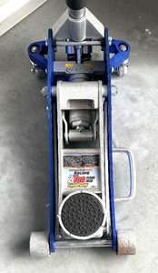 lot 227 image: Pittsburg Racing 2 Ton Rapid Pump Floor Jack