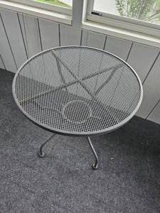 lot 32 image: Retro Black Caf Table