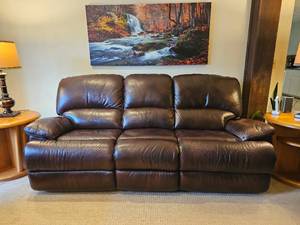 lot 4A image: Flexsteel Recliner Sofa