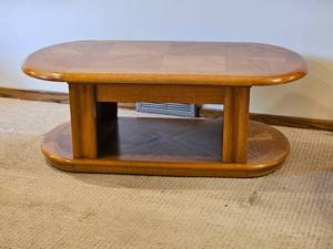lot 60 image: Lift-Up Contemporary Oak Coffee Table