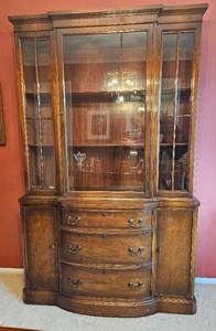 lot 67 image: Vintage Breakfront China Cabinet