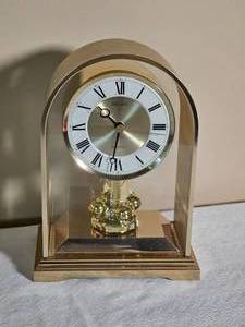 lot 69 image: Seiko Quartz Mantel Clock