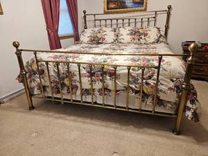 lot 13 image: Brushed Brass King Cannon Ball Bedframe