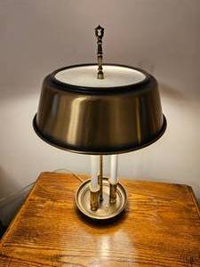 lot 112 image: Handsome Brushed Brass Bouillotte Table Lamp