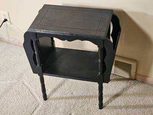 lot 114 image: Traditional magazine Stand Side Table