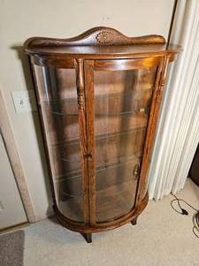 lot 15 image: Antique Bow Front Curio Cabinet