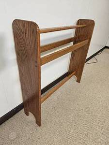 lot 207 image: Functional Oak Towel Rack